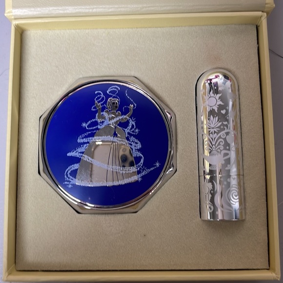 Besame Cosmetics Limited Edition Princess Cinderella Signature Compact Series - Picture 2 of 4